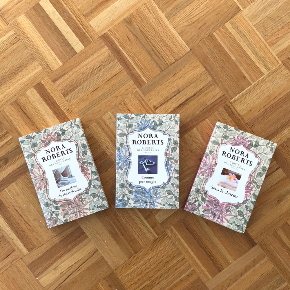 Livres L’hôtel des souvenirs 1,2 et 3 de Nora Roberts.